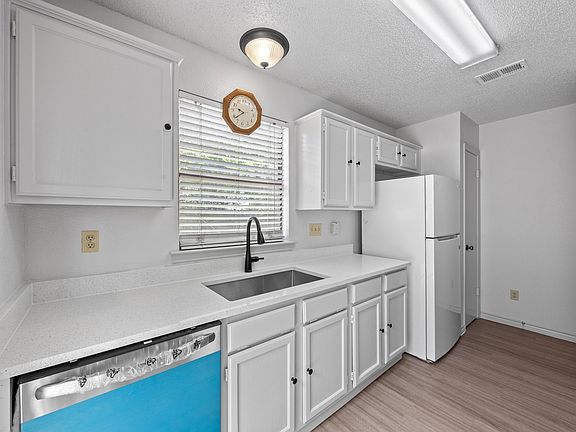 4th image of 14203 Anita Marie Ln #1