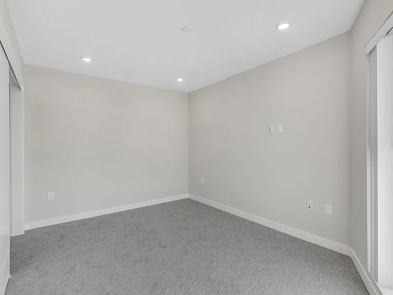 825 Coronado-Building — Photo 43