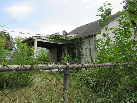 4th image of 15858 Curtis St