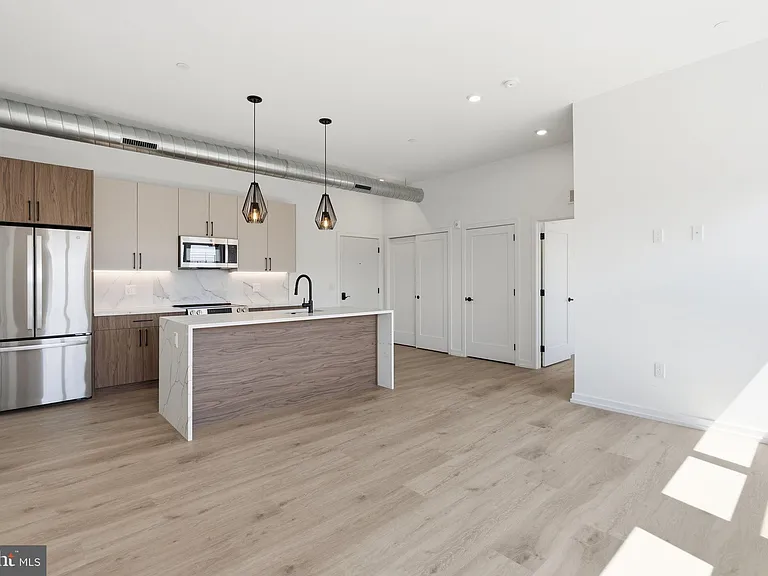 209 New St #6B — Photo 5