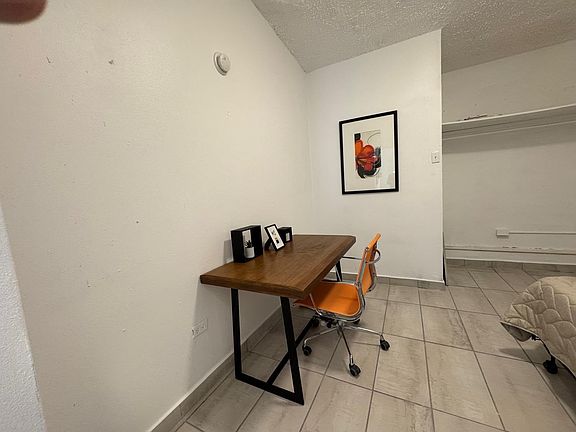 2nd image of 877 Calle 43 #2