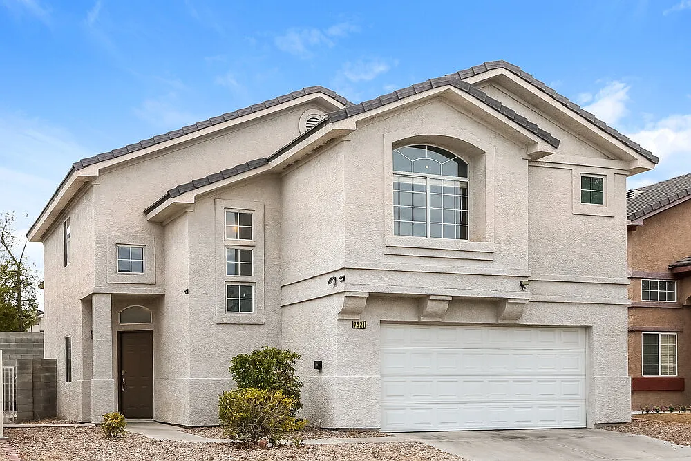 5 bed, 2.5 bath, 2212 sqft, $2,420 — Photo 4