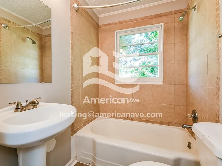 606213_010_main_bathroom_13752900.jpg