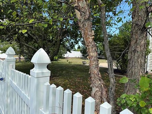 3rd image of 4195 Glenmore Rd