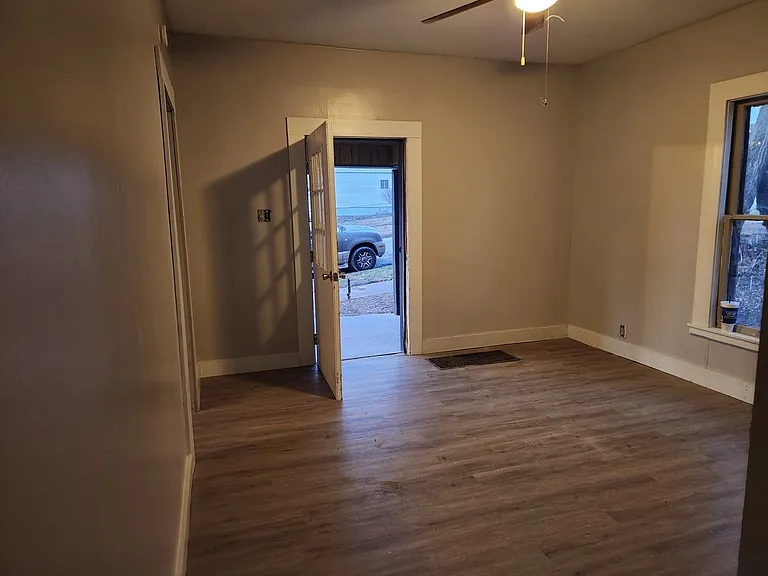 647 Linden St — Photo 1