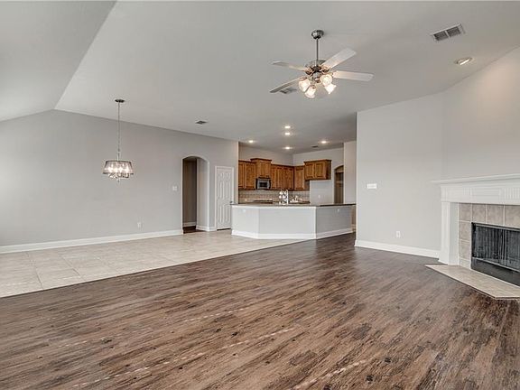 5th image of 1320 Amistad Dr