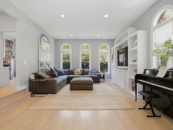 4th image of 7005 Endicott Ct