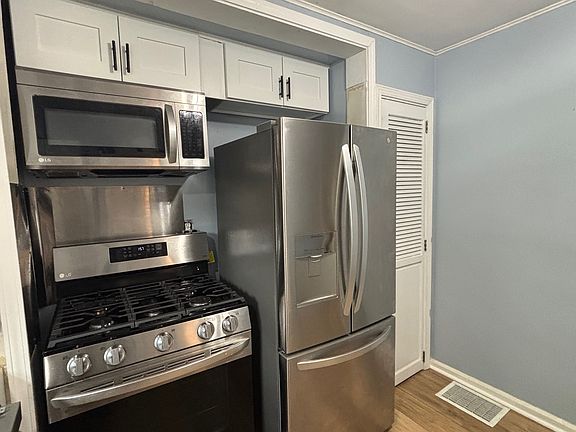4th image of 2325 Durham Dr