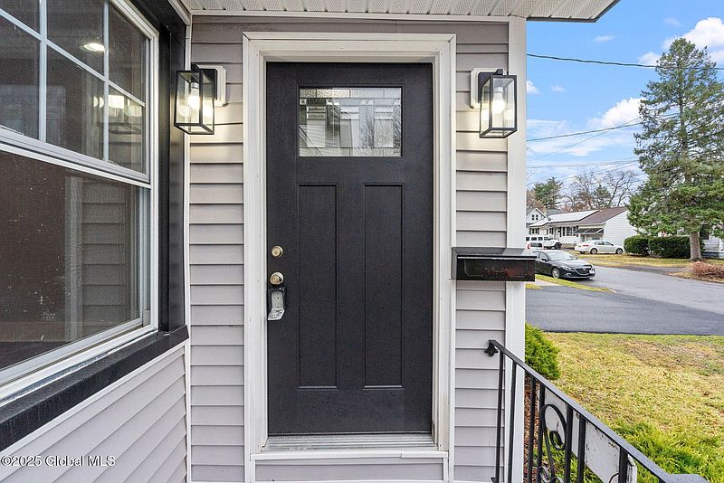 4th image of 1363 Belmont Avenue