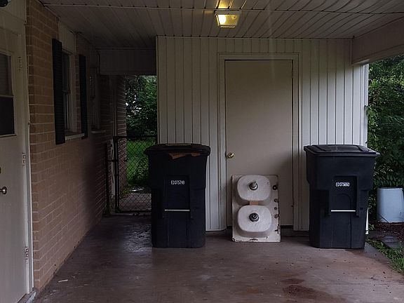 Carport, Utility Room.