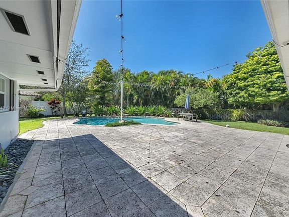 3rd image of 7460 Sabal Dr