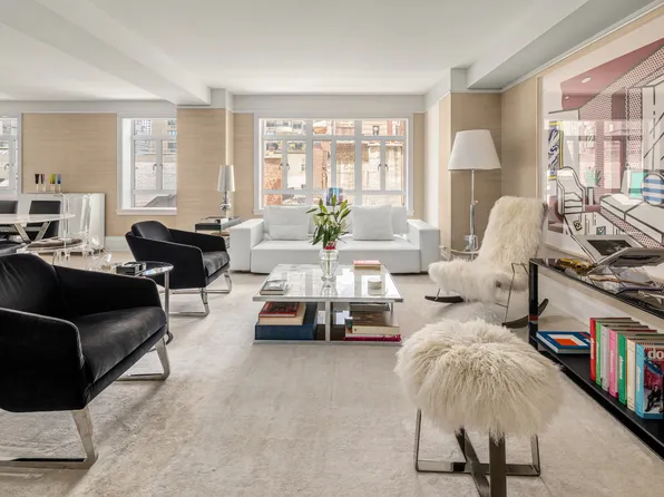 21 East 61st Street 7E image 2 of 17