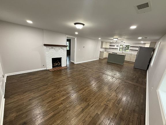 3rd image of 345 Cross Ave