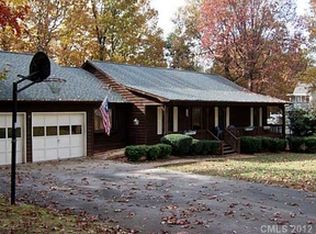 909 Hunting Ave, Lincolnton, NC 28092