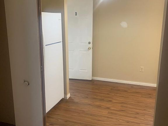 Apartment entry into kitchen