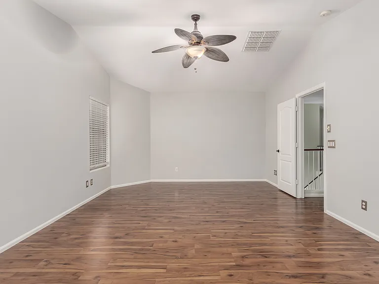 42553 W Sparks Dr — Photo 9
