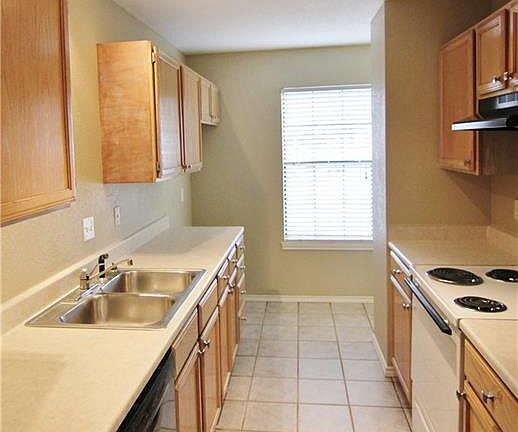 2nd image of 21 Moss Rock Dr #B