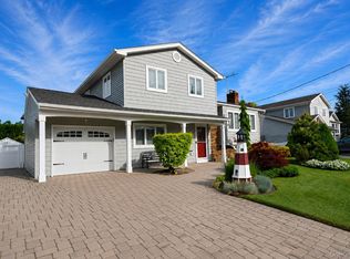 223 W End Ave, Massapequa, NY 11758