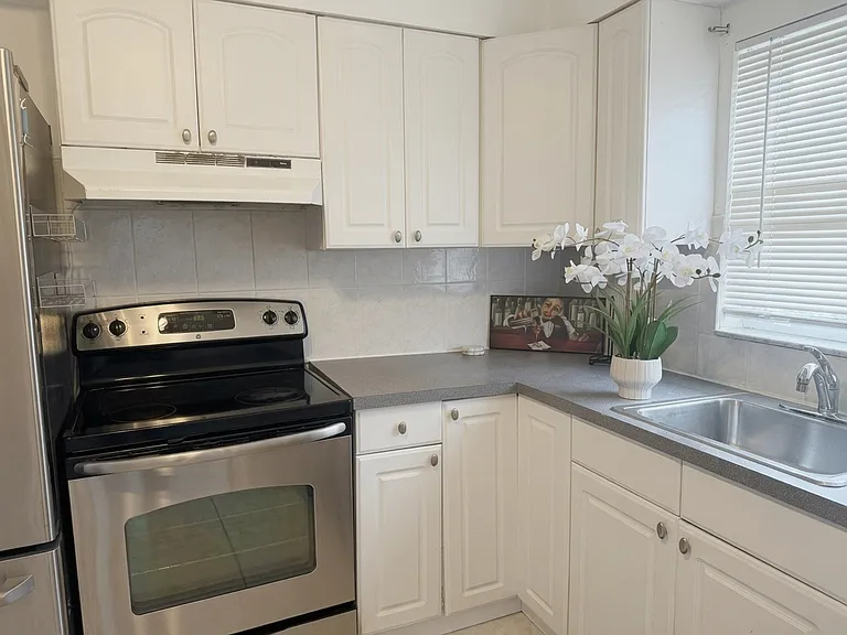 1061 Nokomis St — Photo 6