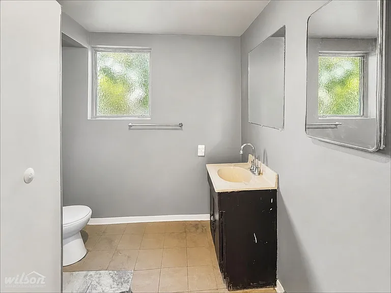 904 S 48th Ave — Photo 9