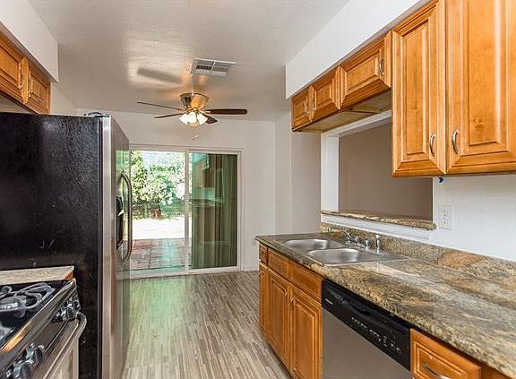 3rd image of 3141 Dickens Dr