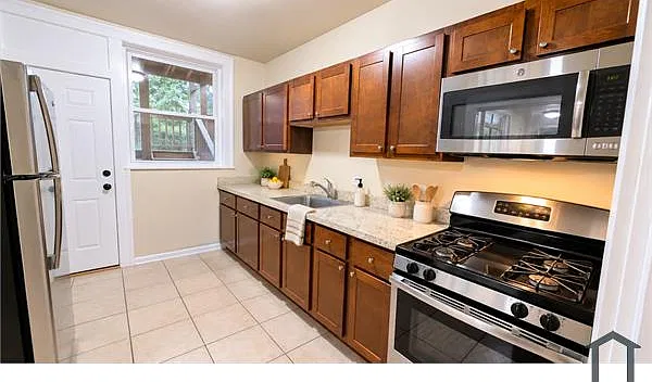 2 bed, 1000 sqft, $1,595 — Photo 2