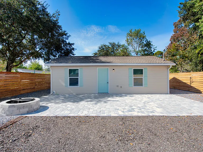 2209 Palo Alto St — Photo 1