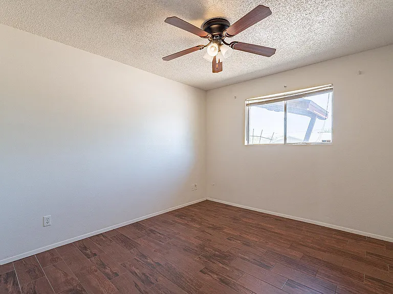 239 E Erie Dr — Photo 23