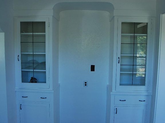 3rd image of 1425 Douglas St