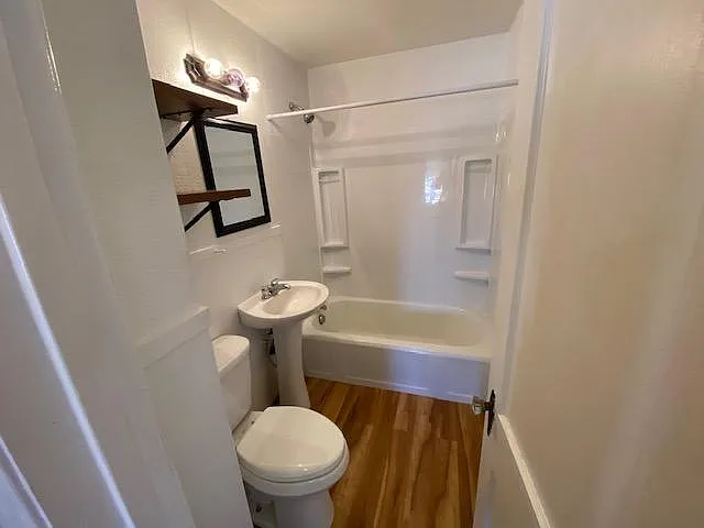 5522 W Willow Rd — Photo 4