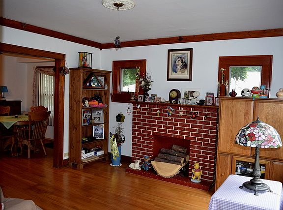 3rd image of 131 N Elroy Ave