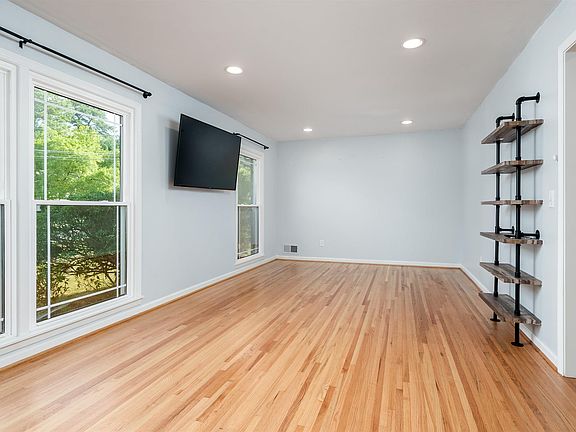 5th image of 3412 Kettering Ln