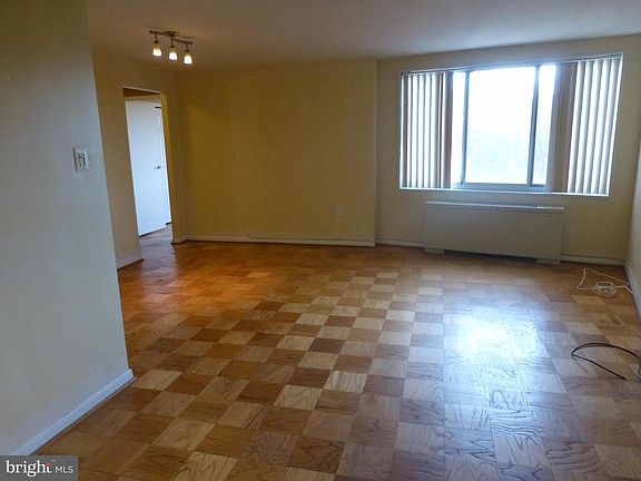 3rd image of 10201 Grosvenor Pl APT 1003