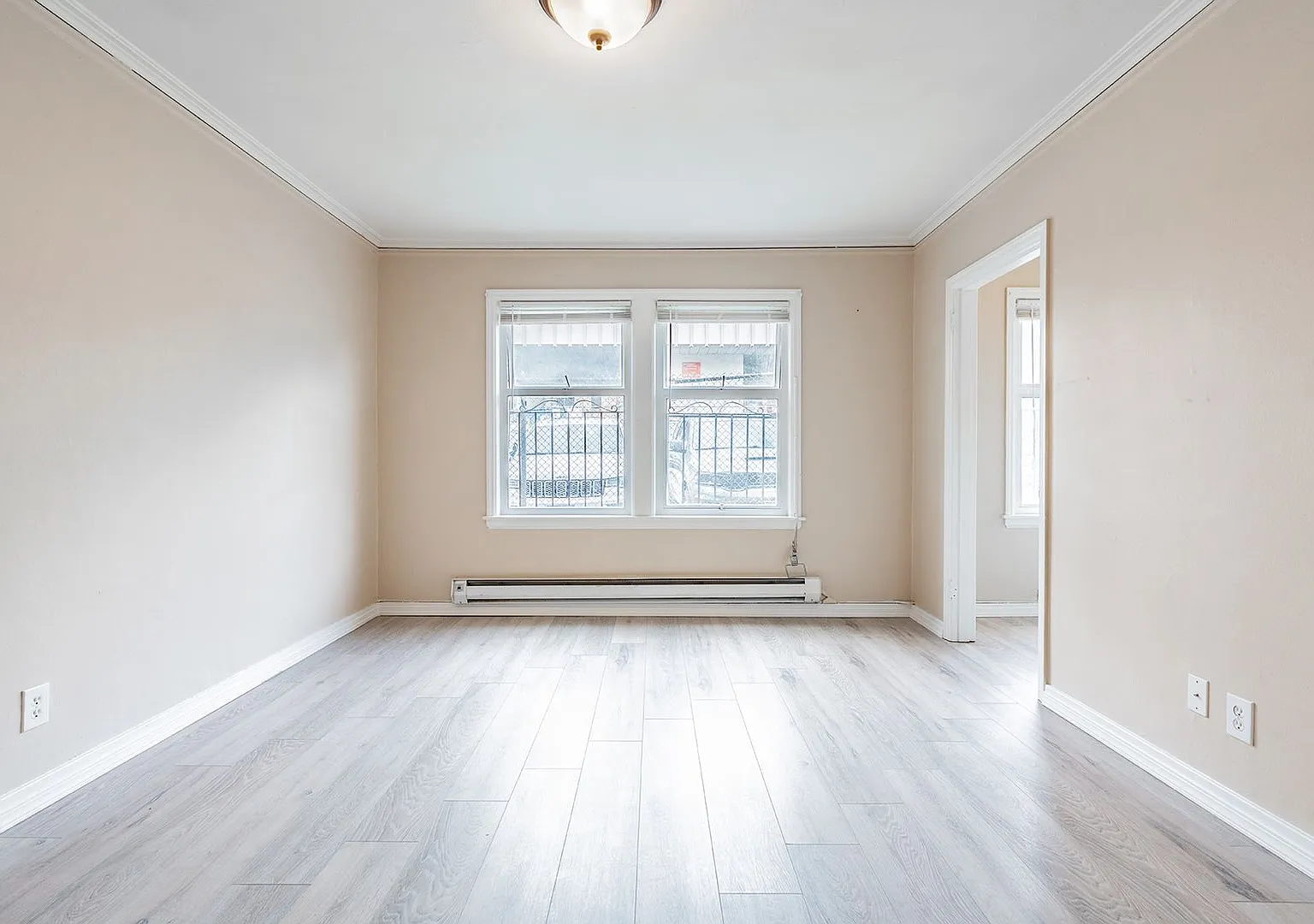 Spacious Units in a Vintage Brick Building- Walk to Seattle Center, Shops,and Restaurants! — Photo 3