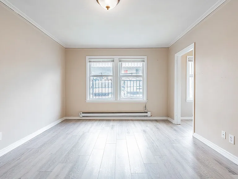 Spacious Units in a Vintage Brick Building- Walk to Seattle Center, Shops,and Restaurants! — Photo 3