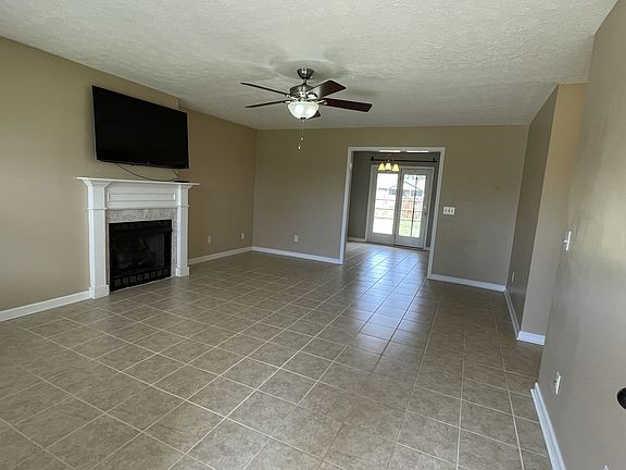 3rd image of 223 Valley Ct