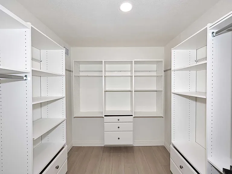 2131 E Geneva Dr — Photo 17