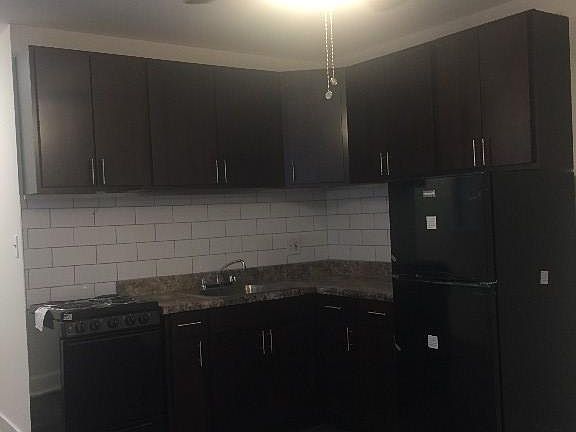 5th image of 3933 N Clarendon Ave APT 205