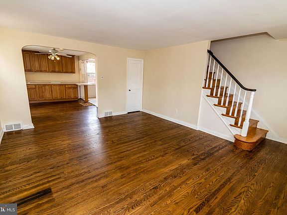 4th image of 963 Cobbs St