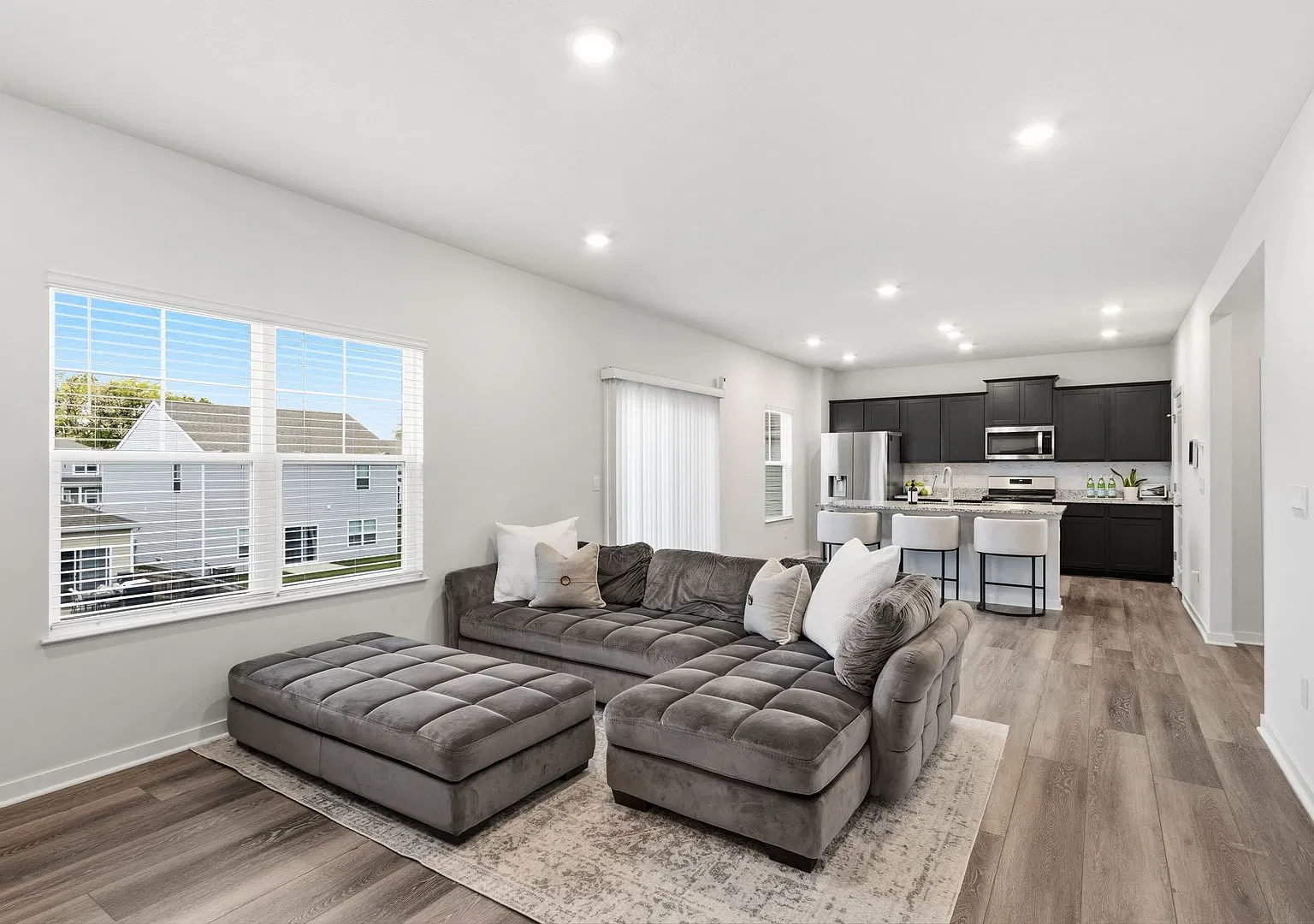 Beautifully Built 3-Bedroom Home with Modern Finishes, Spacious Loft & Fenced Yard! — Photo 2