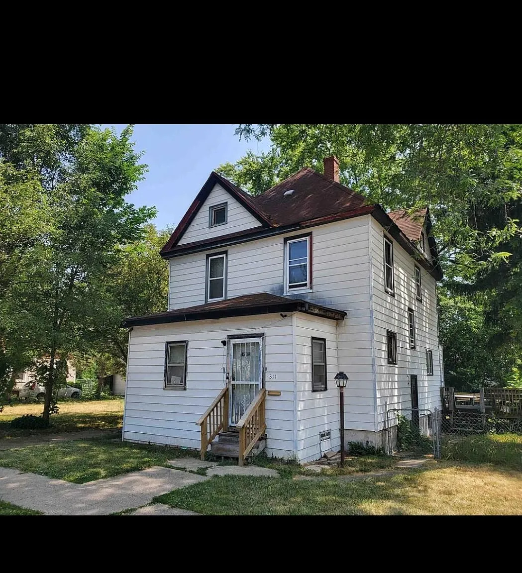 5 bed, 1950 sqft, $1,000 — Photo 1