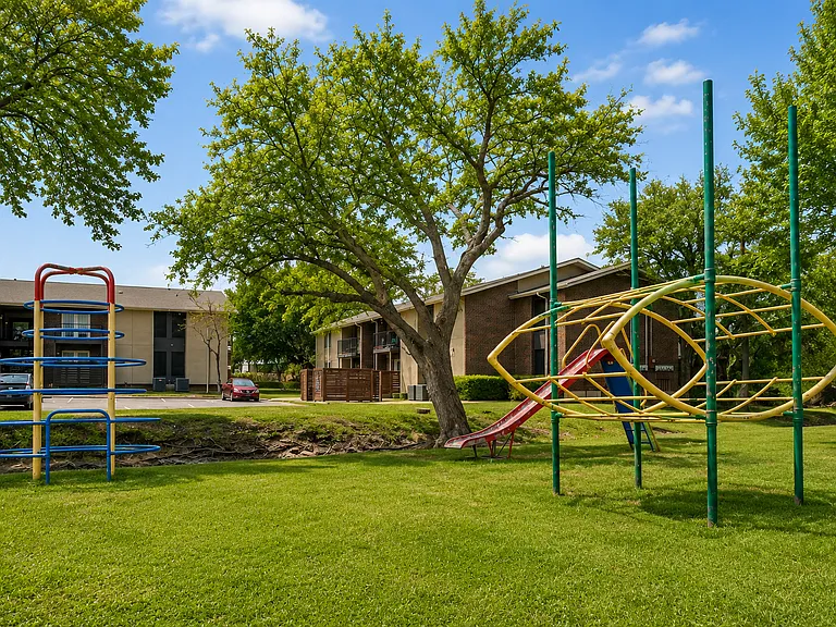 Riverbend Apartments — Photo 9
