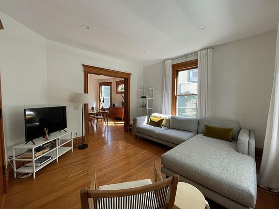 3rd image of 2221 26th Ave S #1