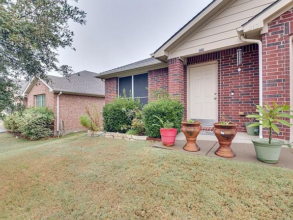3rd image of 2121 Sunny Side Dr