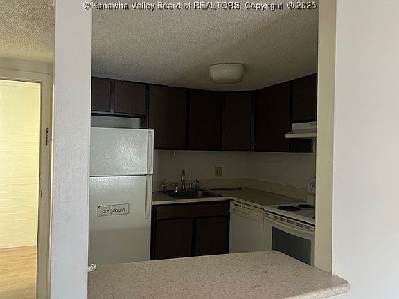 5th image of 2106 Kanawha Blvd E APT 626