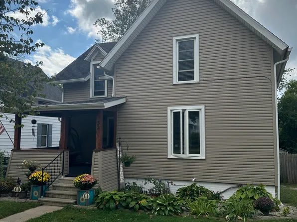 32 Garden St, Hillsdale, MI 49242