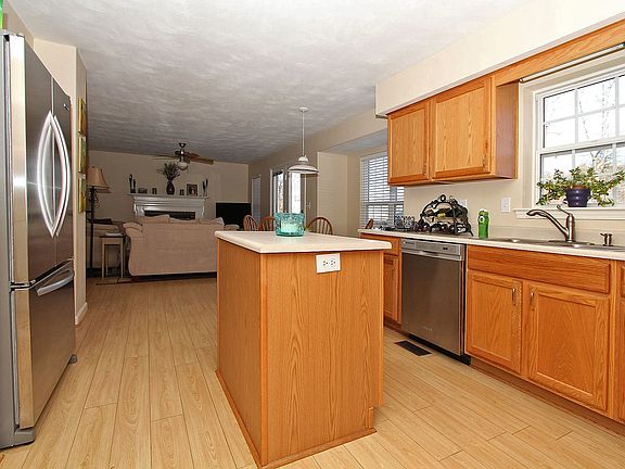 3rd image of 6150 Renoir Ln