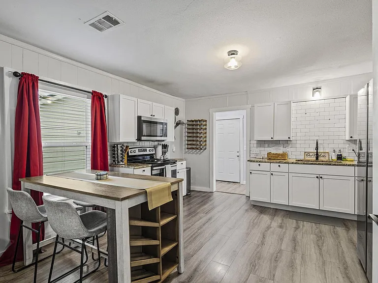 724 E Woodard St — Photo 27