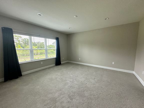 5th image of 10186 Crystal Isle Cir