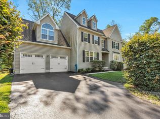 601 8th St, Riverton, NJ 08077